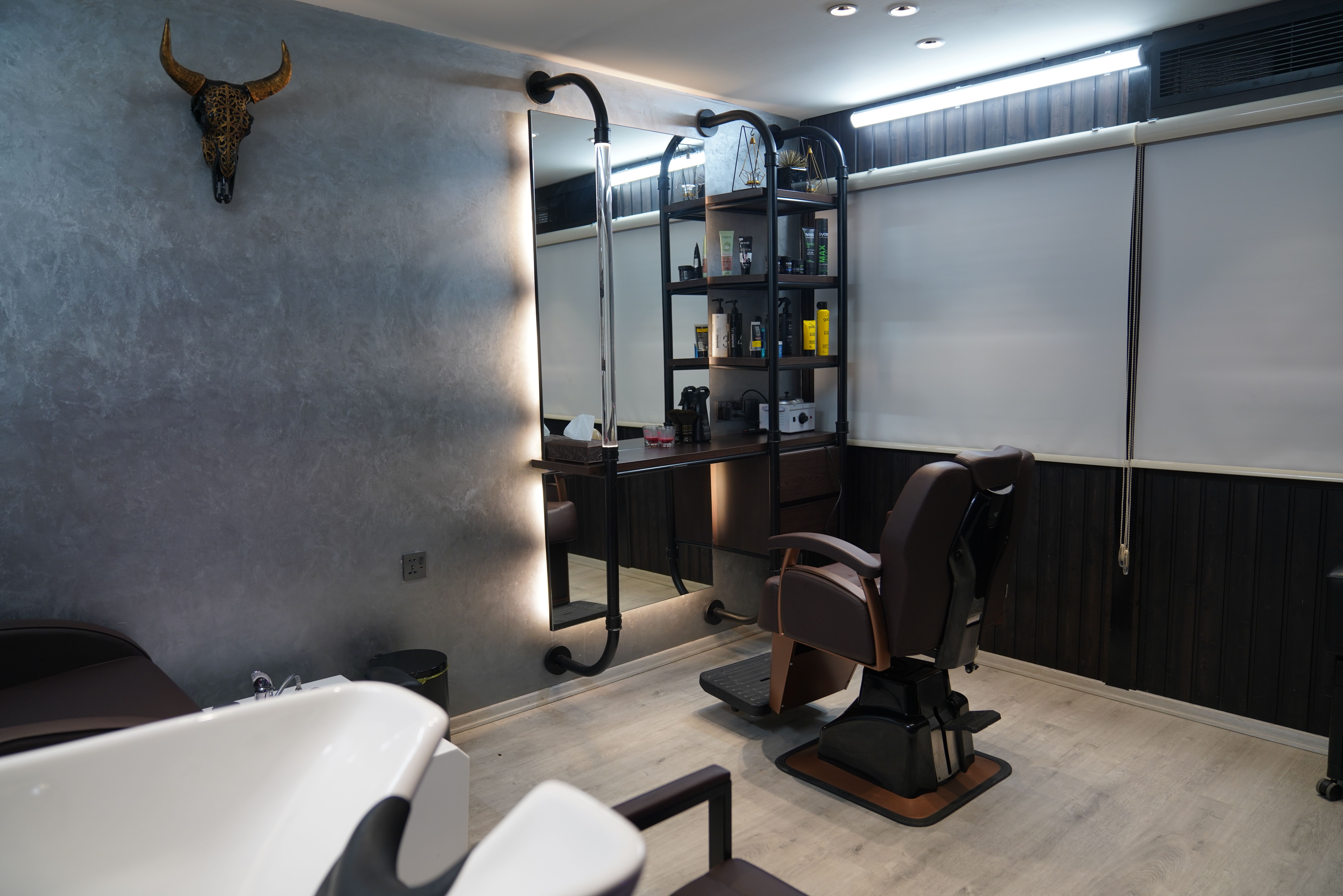 DolaCuts VIP station